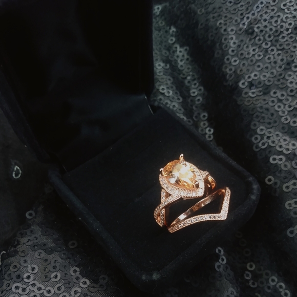 🆕18K Rose Gold Design Teardrop Ring Set - Picture 8 of 9